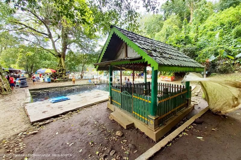 Petilasan Joko Tingkir, lokasinya bersebelahan dengan Sendang Senjoyo.<br>