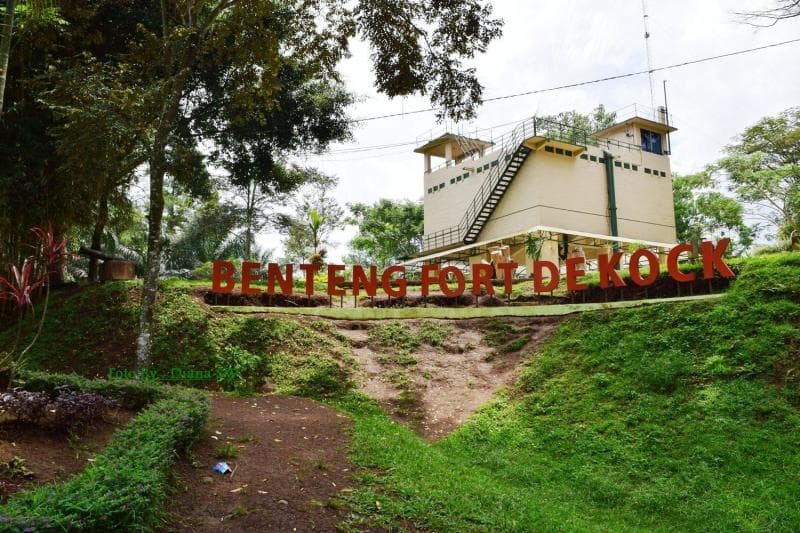 Bukittinggi sempat dikenal dengan nama Fort de Kock. (pesona-minangkabau.blogspot)