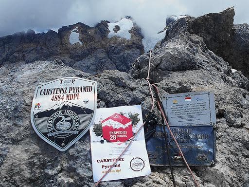 Carstensz Pyramid. (Travelingizzy/Cecep Lutfianto)