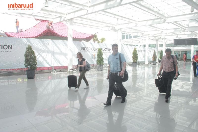 Ilustrasi - Meski dilarang selama masa PPKM, ternyata ada ribuan WNA masuk ke Indonesia. (Inibaru.id/ Triawanda Tirta Aditya)<br>
