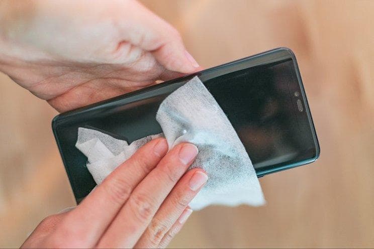 pakai tisu disinfektan. (Bukalapak)