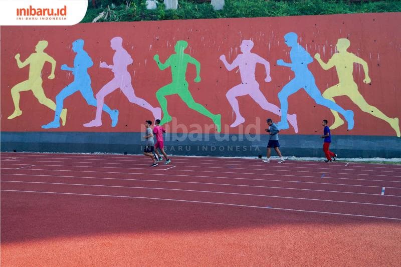 Lari virtual juga butuh menjaga kebugaran. (Inibaru.id/ Audrian F)