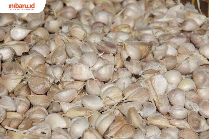Biarkan bawang iris 10 menit sebelum dimasak. (Inibaru.id/ Triawanda Tirta Aditya)