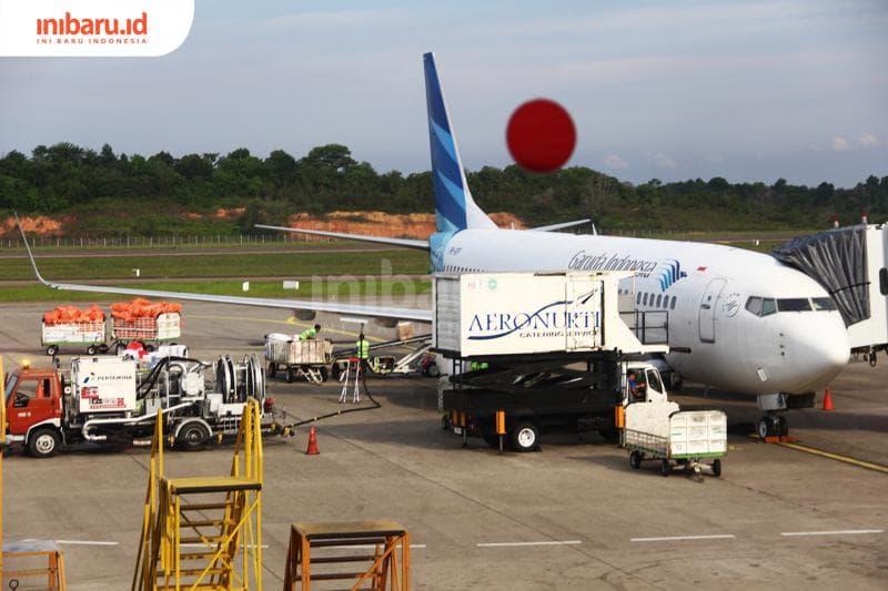 Ada Profesi Tukang Parkir Pesawat, Gajinya Berapa, Ya?