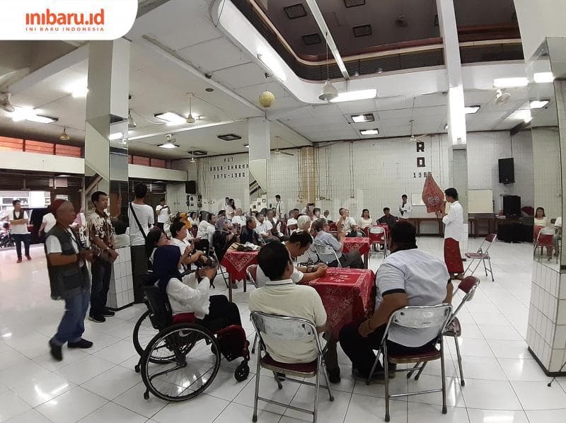 Umat Tionghoa saat menggelar acara di Gedung Rasa Dharma. (Inibaru.id/ Zulfa Anisah)<br>