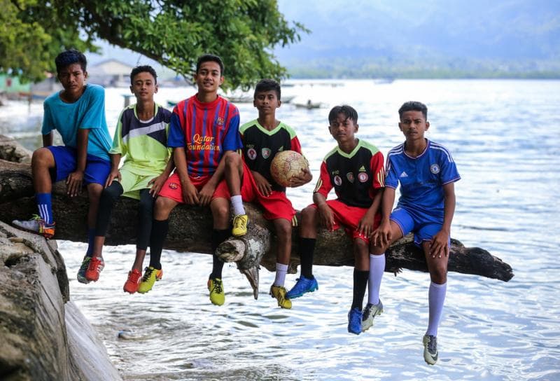 Semakin banyak sekolah sepak bola (SSB) di Tulehu. (Kompas/Garry Andrew Lotulung)