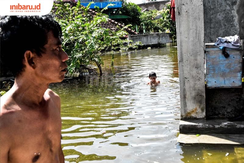 Genangan yang cukup tinggi. (Inibaru.id/ Audrian F)<br>