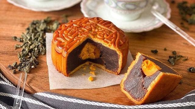 Kue bulan punya berbagai bentuk dan isian. (Google)