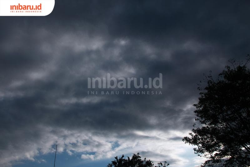 Ilustrasi: Nasib pawang hujan tak menentu karena hajatan sepi selama pandemi Covid-19. (Inibaru.id/Triawanda Tirta Aditya)