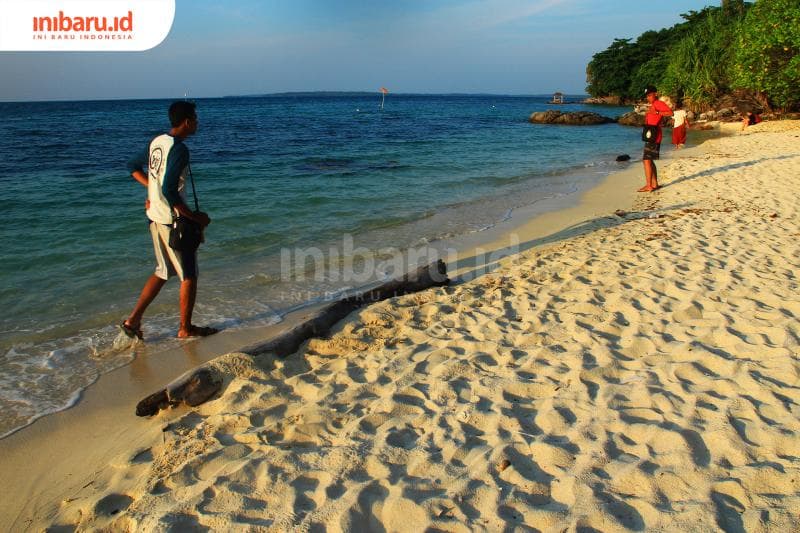 Hitam, Putih, hingga Pink, Dari Mana Asal Warna pada Pasir Pantai?