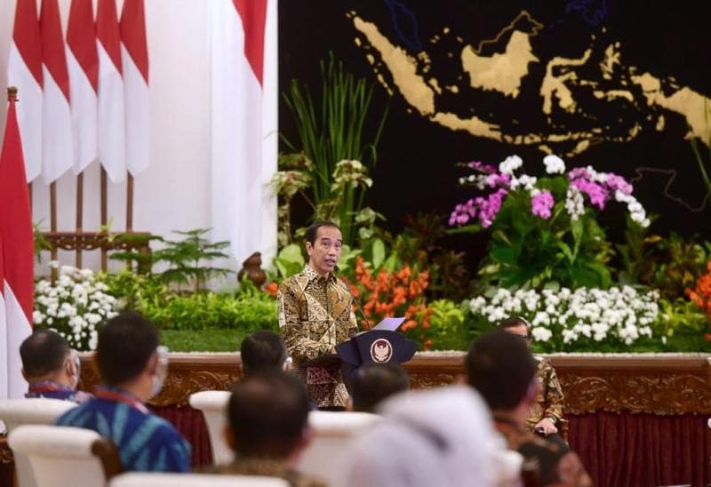 Jokowi menganggap banyak pasal karet UU ITE yang multitafsir. (Twitter/jokowi)