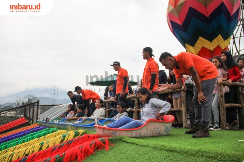 Asal patuhi instruktur, pasti akan aman kok, Millens. (Inibaru.id/ Audrian F)<br>