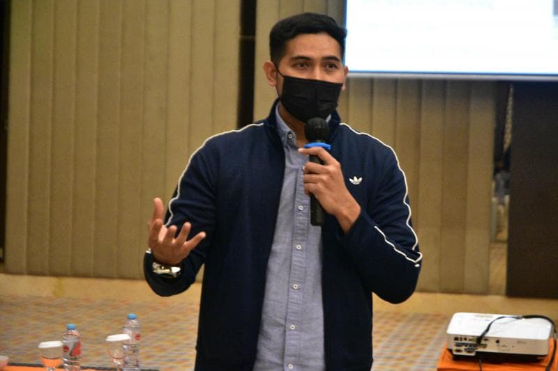 Hamdan Alkafie menjelaskan tentang public speaking. (Inibaru.id/ Audrian F)