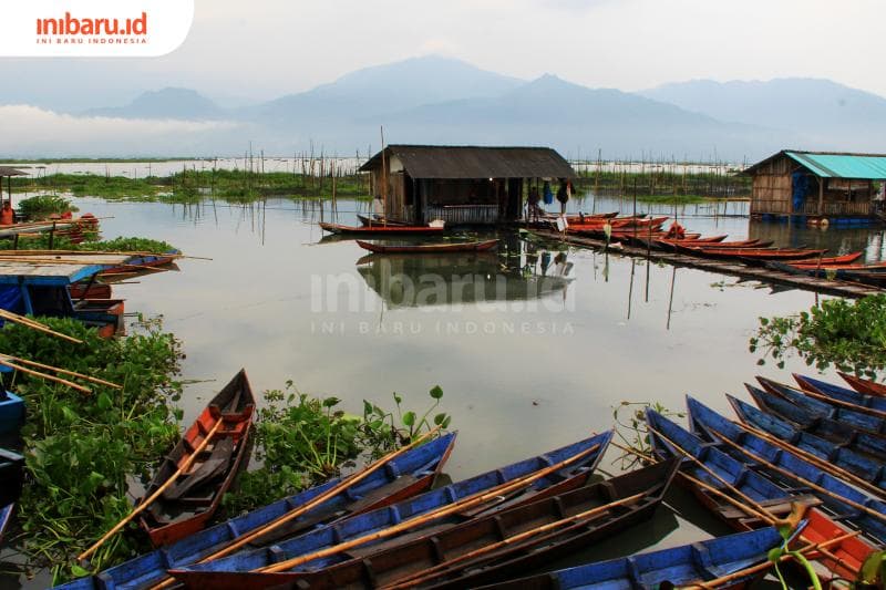 Keindahan alam yang bisa kamu nikmati saat memancing di Rawa Pening. (Inibaru.id/Triawanda Tirta Aditya)