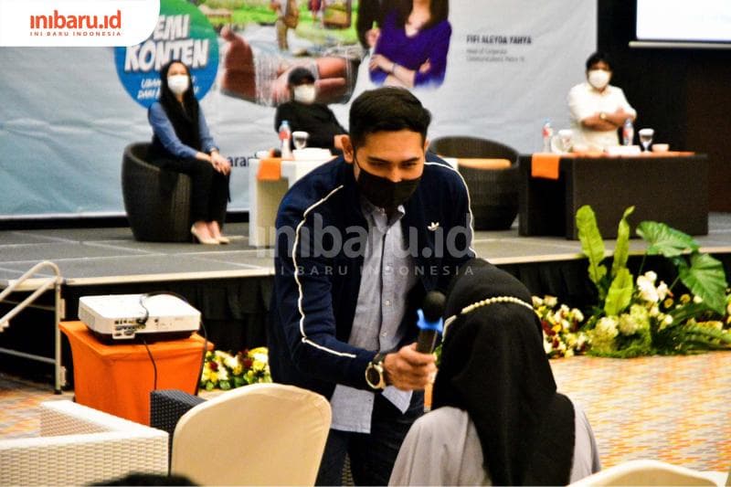 Hamdan Alkafie, memberikan contoh public speaking yang baik. (Inibaru.id/ Audrian F)<br>