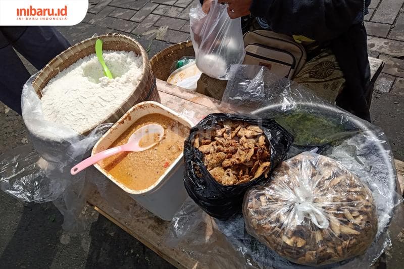 Lauk dan sayur pelengkap nasi jagung.&nbsp;Kuliner satu ini mungkin nggak begitu pupuler. Namun bagi warga desa eperti saya, kuliner zadul sperrti ini kini terasa istimewa. Pengin tahu rasanya?