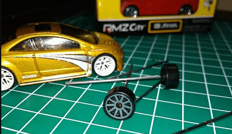 Bahannya dia peroleh dari toko daring. (Borobudur news)