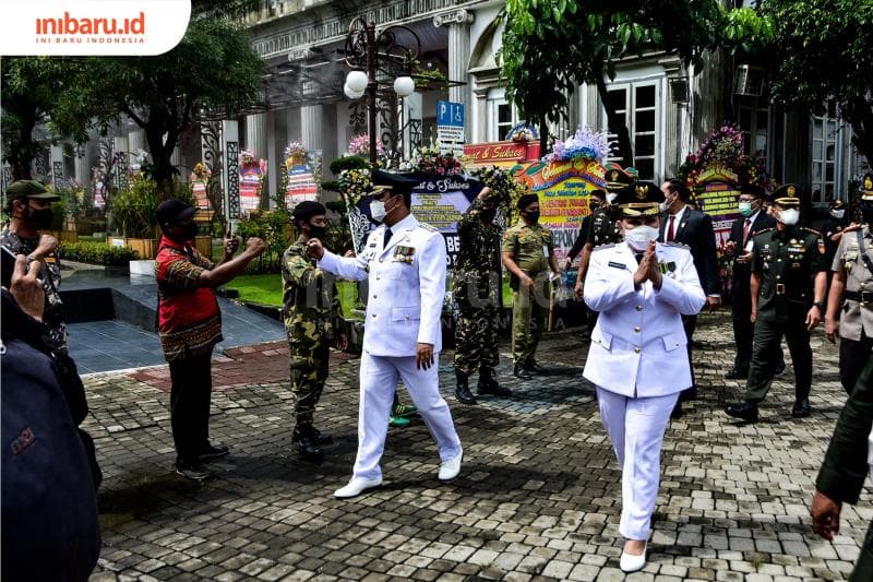 Hendi-Ita saat tiba di Balaikota. (Inibaru.id/ Audrian F)