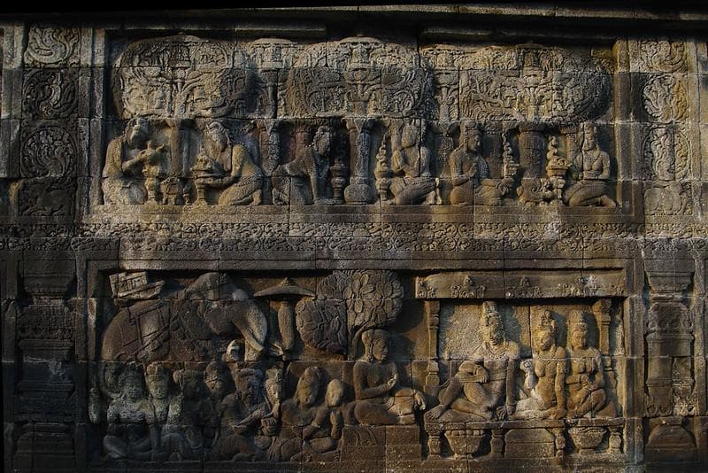 Relief Borobudur menunjukkan kalau nasi bukan makanan asli Indonesia. (Flickr/andreakirkby)