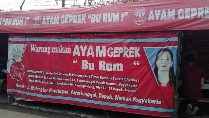 Bu Rum pelopor geprek. (Flickr)<br>