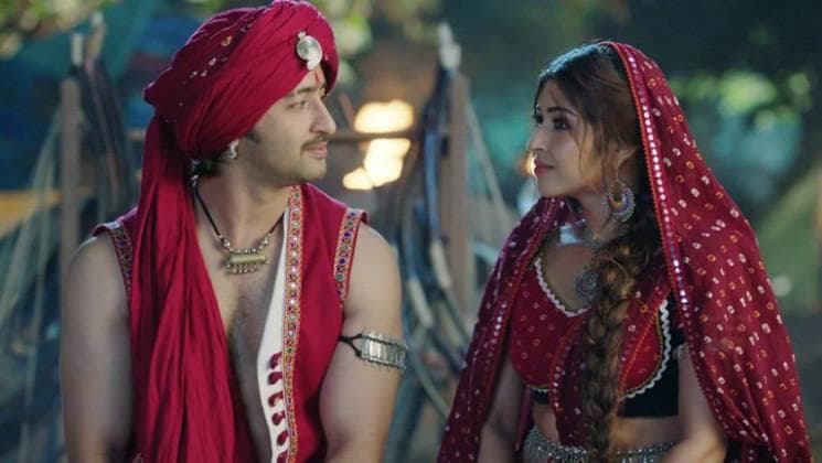 Shaheer Syeikh dan Sonarika Bhadoria ketika memerankan Pangeran Salim dan Anarkali dalam "Salim dan Anarkali". (Voot)