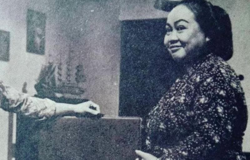 Ratmi multitalent dalam dunia seni. (Facebook Majalah, Buku dan Tabloid Jadul)<br>