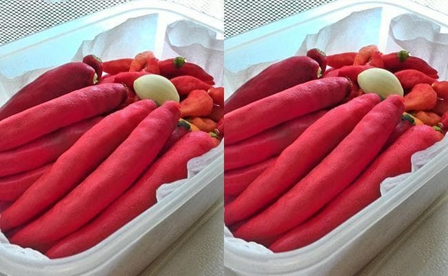 Lapisi kontainer dengan kertas. (Fimela)