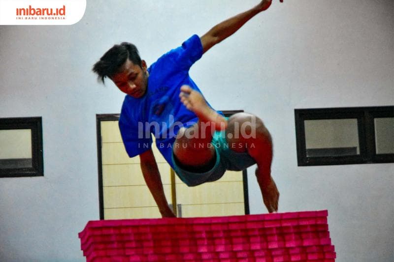 Aksi akrobatik. (Inibaru.id/ Audrian F)<br>