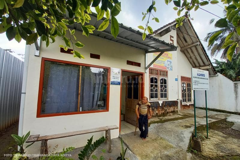 Kediaman Ngatimin di Kota Salatiga, dijadikan tempat untuk pelatihan menjahit bagi penyandang disabilitas.<br>