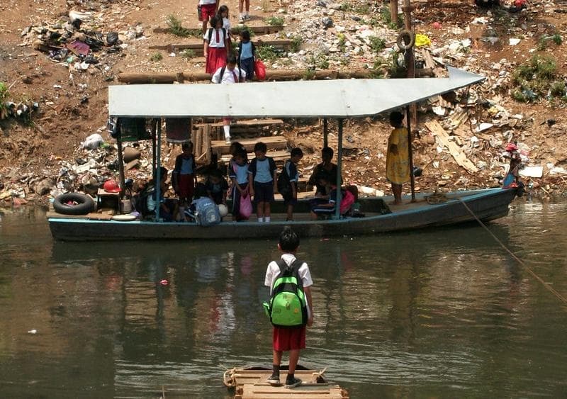 Air sungai Ciliwung ternyata jadi bahan utama minuman keras (miras. (Flickr/Jenaph SS)