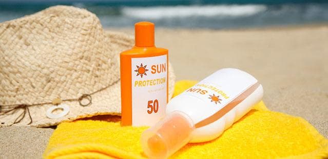 Pakai suncreen setelah pelembab. (Magazine job-like)