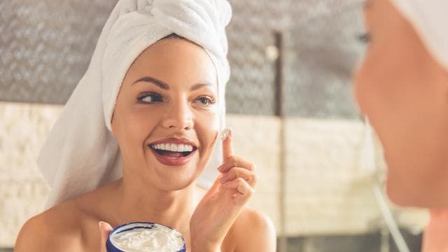 Pakai pelebab sesuai kondidi kulitmu. (iStockphoto)