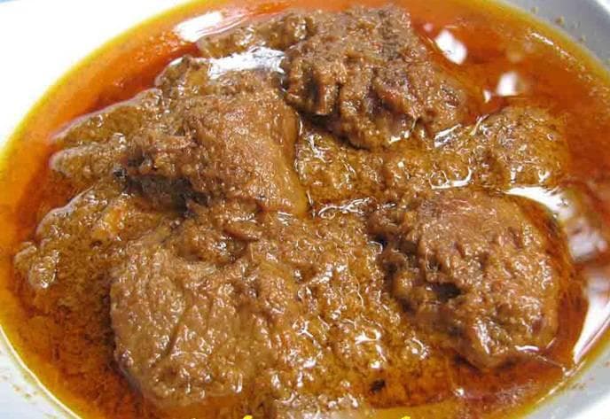 Ternyata banyak orang yang nggak bisa membedakan antara rendang dan kalio (dictio.id)