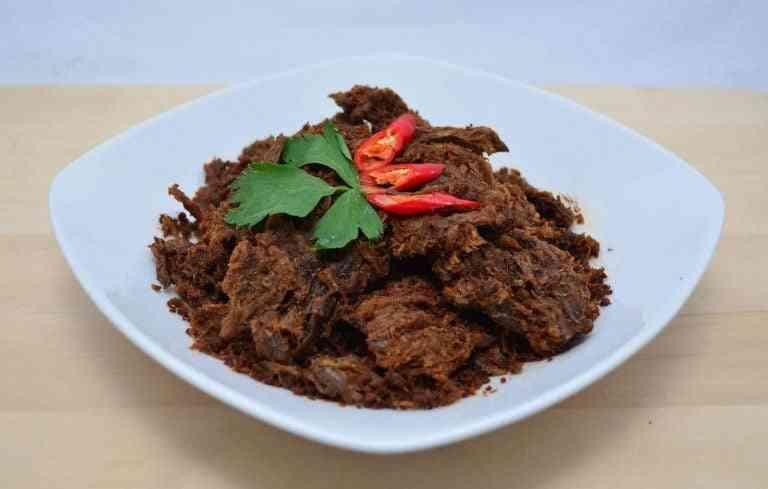 Ini rendang ya, teksturnya lebih kering. (Travistory)