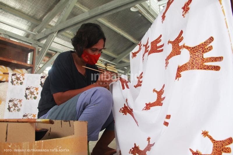 Kegiatan membatik yang dilakukan warga binaan.<br>