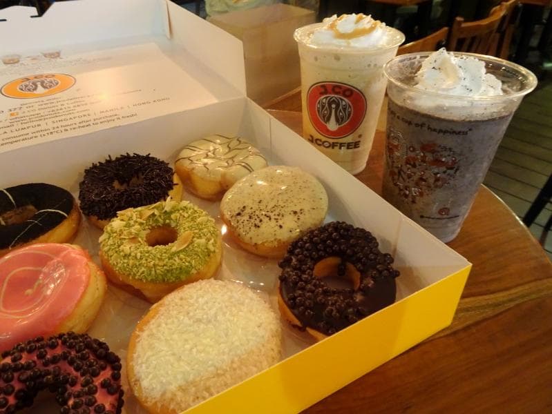 Donat J.co. (myeatandtravelstory.wordpress)