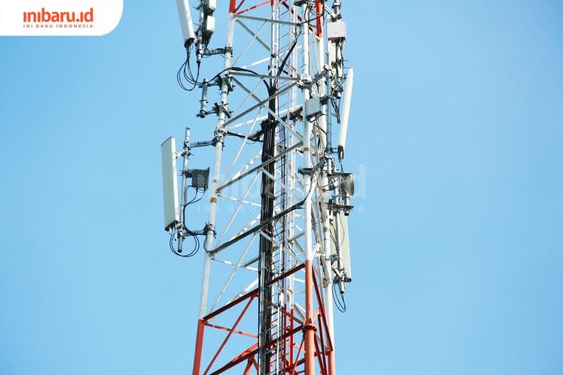 Semakin deras hujan dan angin maka sinyal akan semakin susah. (Inibaru.id/ Triawanda Tirta Aditya)