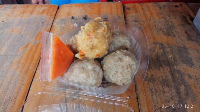 Jajanan dengan saus. (Tribunjabar/Fasko de Hotman)
