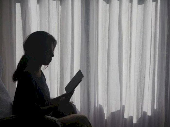 Membaca di Tempat Redup Bisa Rusak Mata, Mitos atau Fakta?