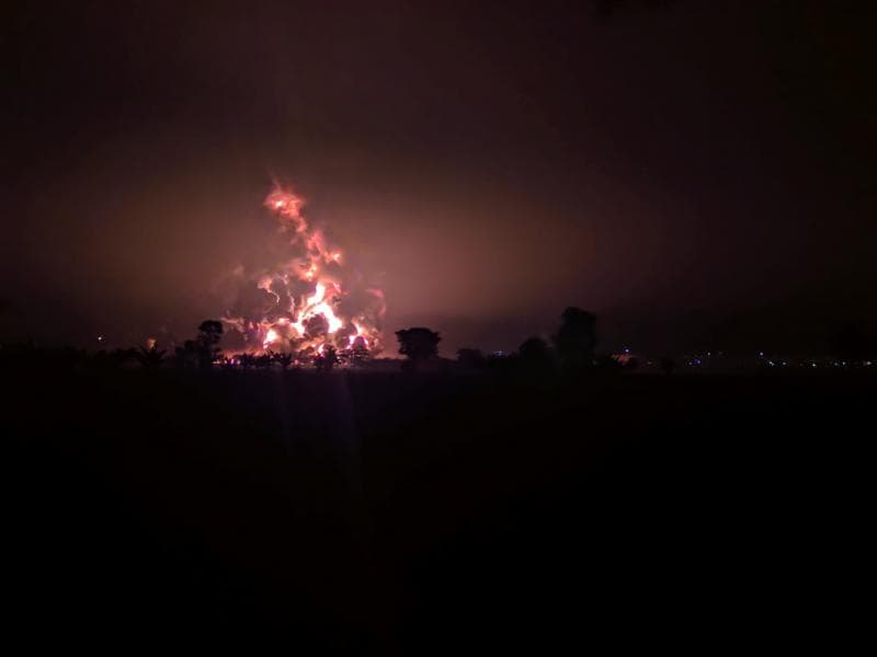 Kebakaran Kilang Minyak Pertamina di Balongan, Indramayu, Jawa Barat. (Twitter/6baji)