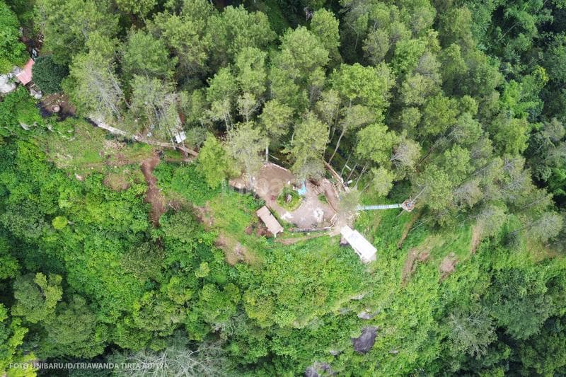 Gumuk Reco Sepakung berada persis di pinggir jurang.<br>