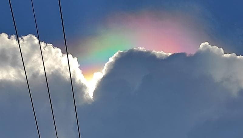 Fenomena cahaya di langit muncul usai gempa Malang. (Twitter/Archangel_AE)