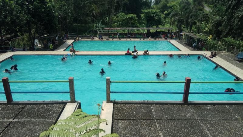 Karena pandemi, padusan ditiadakan atau bahkan dibatasi di banyak tempat. (Twitter/masagoenk)