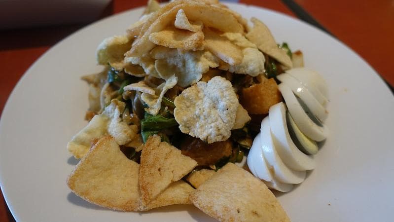 Gado-gado. (Flickr/

Ron Dollete)