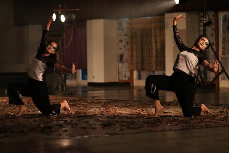 Gambaran Keserakahan Manusia Dalam Pertunjukan Seni Tari Kontemporer 'Karmaphala'