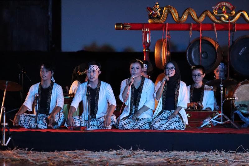 Selain seni tari, Karmaphala juga menggabungkan unsur seni musik dan monolog. (Dokumentasi Kesenian Jawa/ikinphotography)