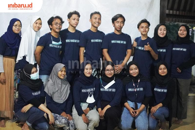 Karena pandemi, hanya beberapa anggota yang bisa ikut serta dalam pementasan 'Karmaphala'. (Inibaru.id/ Bayu N)