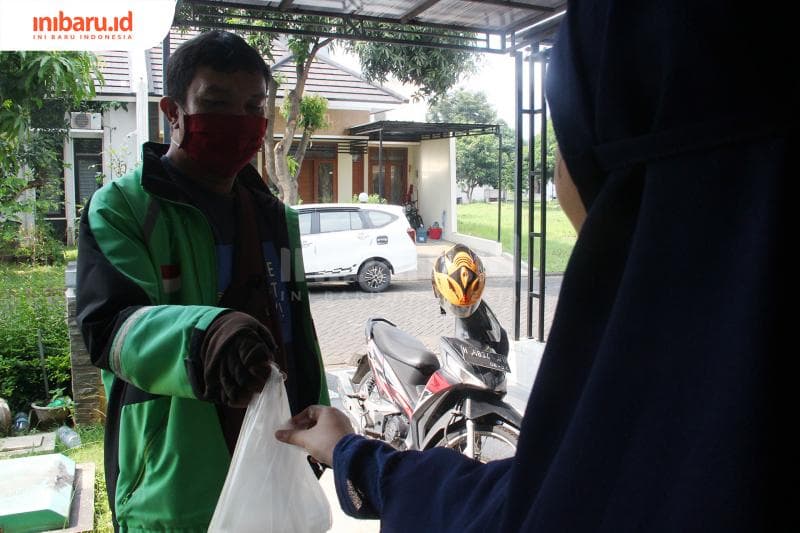 Kasus COD belakangan sering muncul di media sosial. Apa yang perlu dilakukan para kurir agar nggak lagi mengalaminya, ya? (Inibaru.id/Triawanda Tirta Aditya)