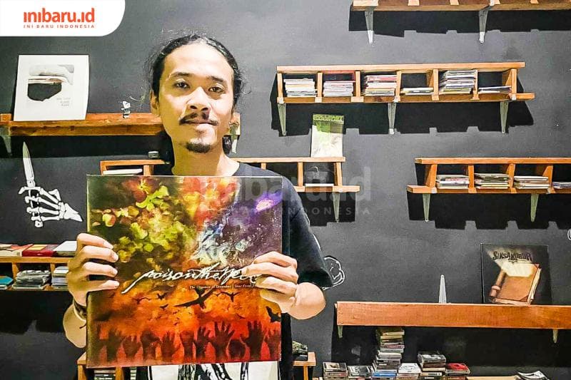 Dari hobinya mengoleksi rilisan fisik, Isac melihat peluang bisnis yang cukup menguntungkan. (Inibaru.id/ Bayu N)