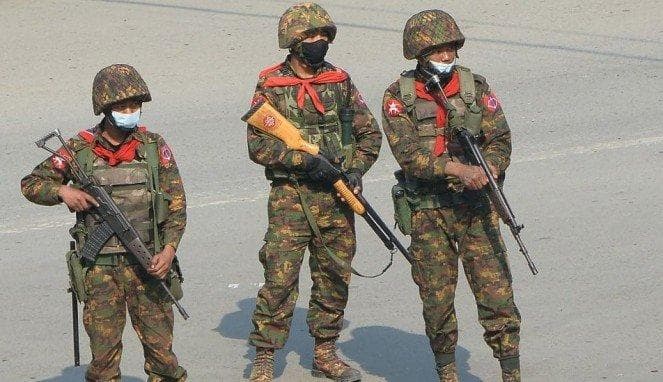 Penduduk Mindat gigih melawan militer. (BBC via Viva)